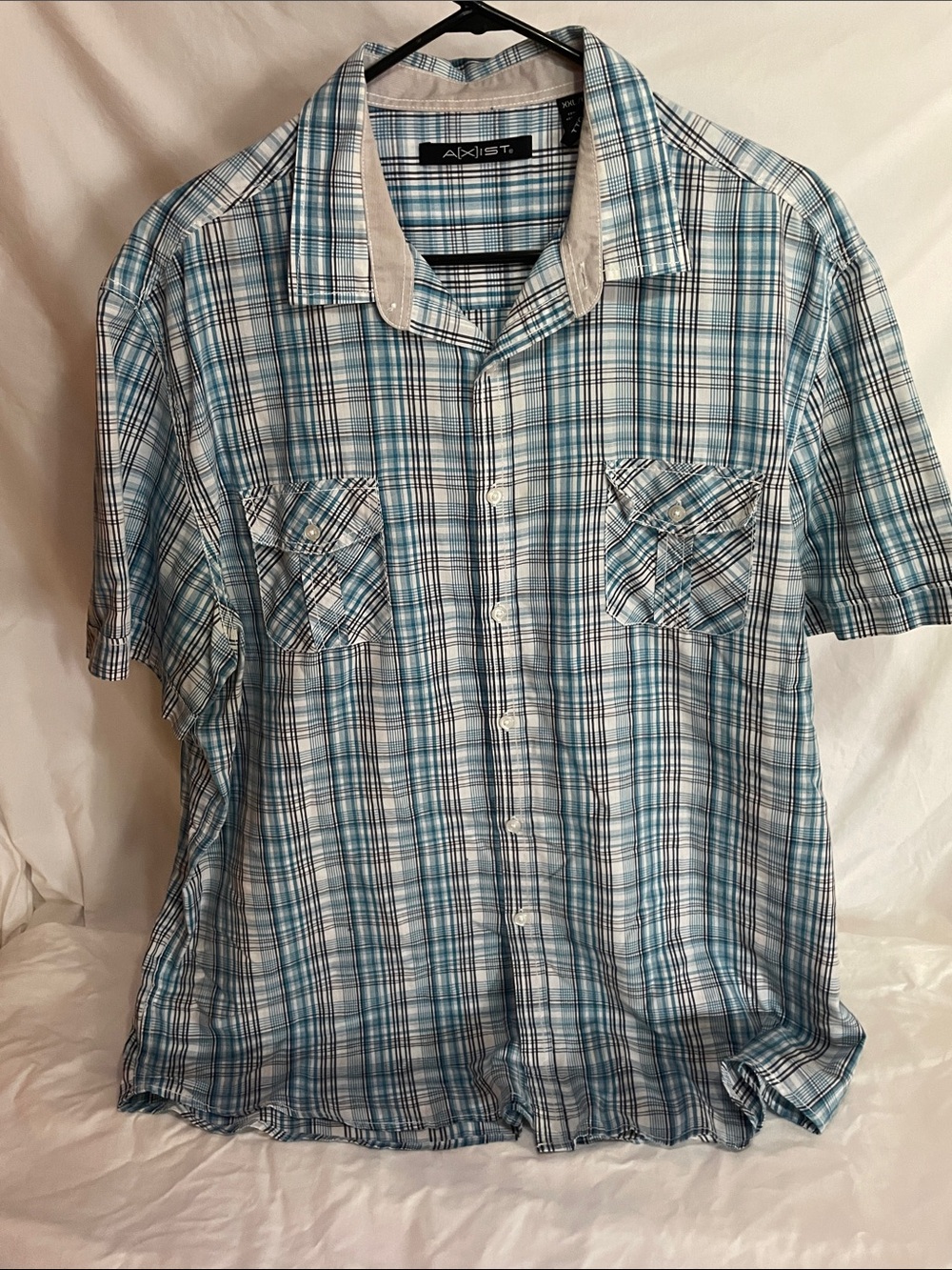 Axist Men's Blue and White Plaid Short-Sleeve Button-Down Shirt